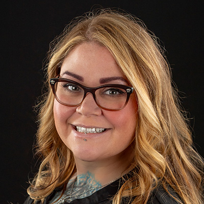 Jasmine Doyle, Barber and Cosmetologist, Fasion Color Expert in Fargo