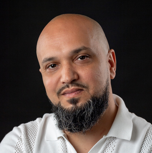 Saba Rasimi, Bosnian barber at Lax Haircare in Fargo, expert in men’s haircuts and grooming